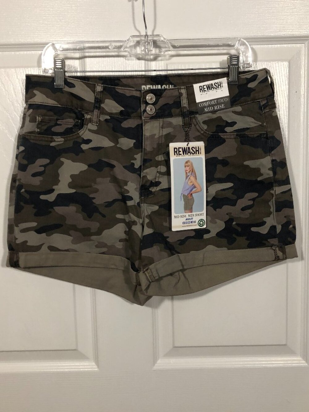 Rewash brand women shorts in gray military fatigue print, NWT, size 11/30